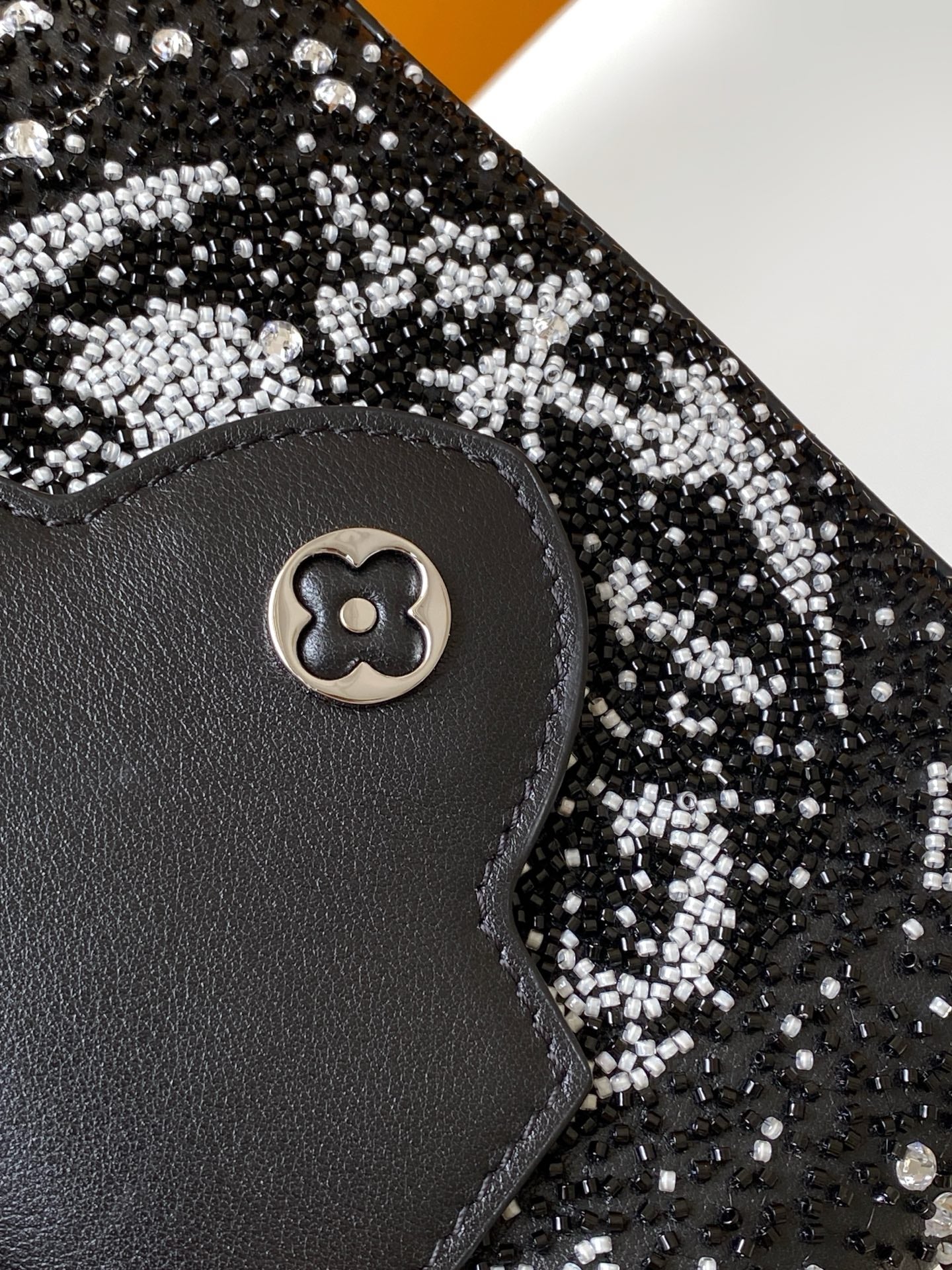 （M12977）Capucci Mini Handbag