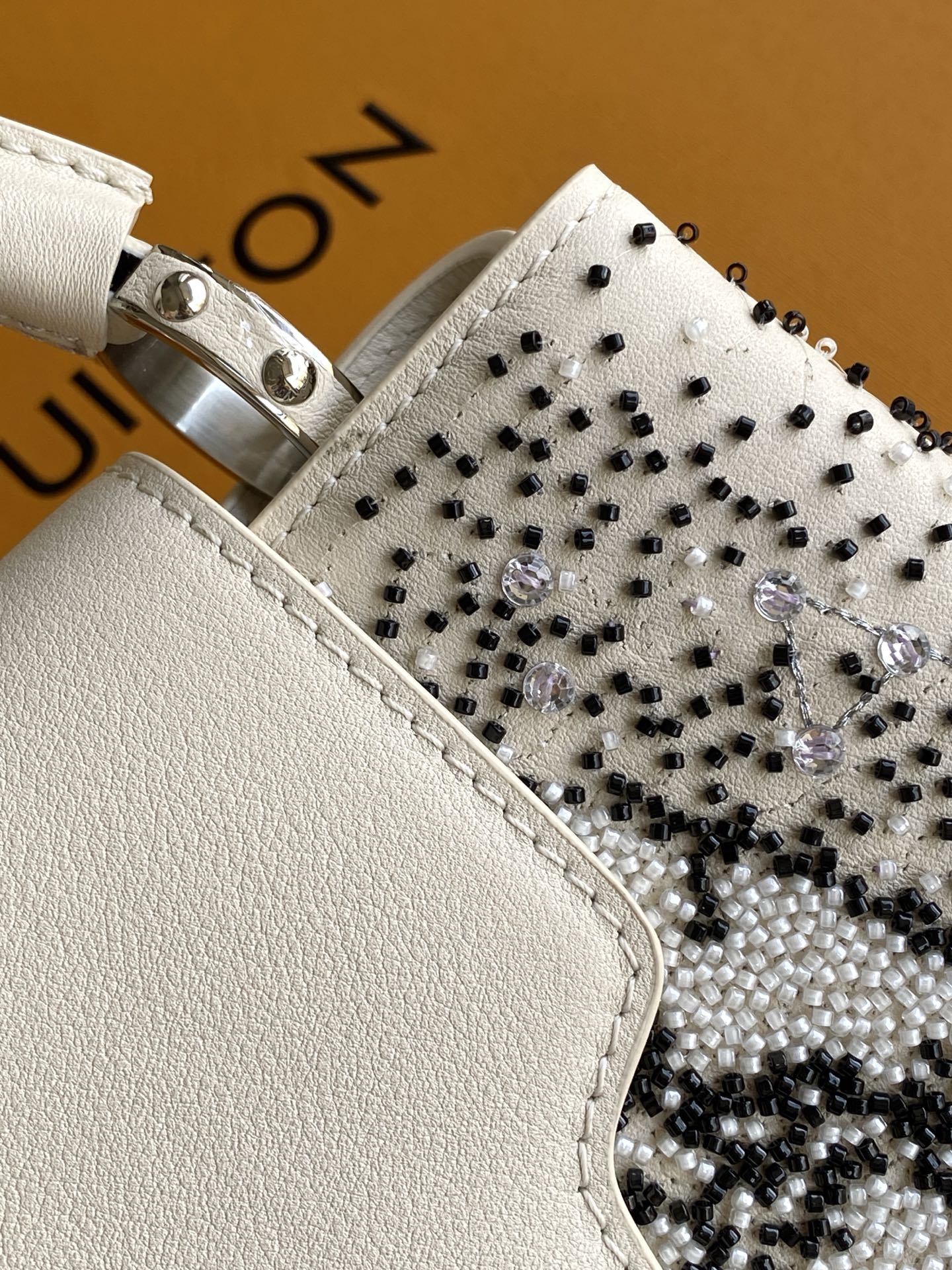 （M12977）Capucci Mini Handbag