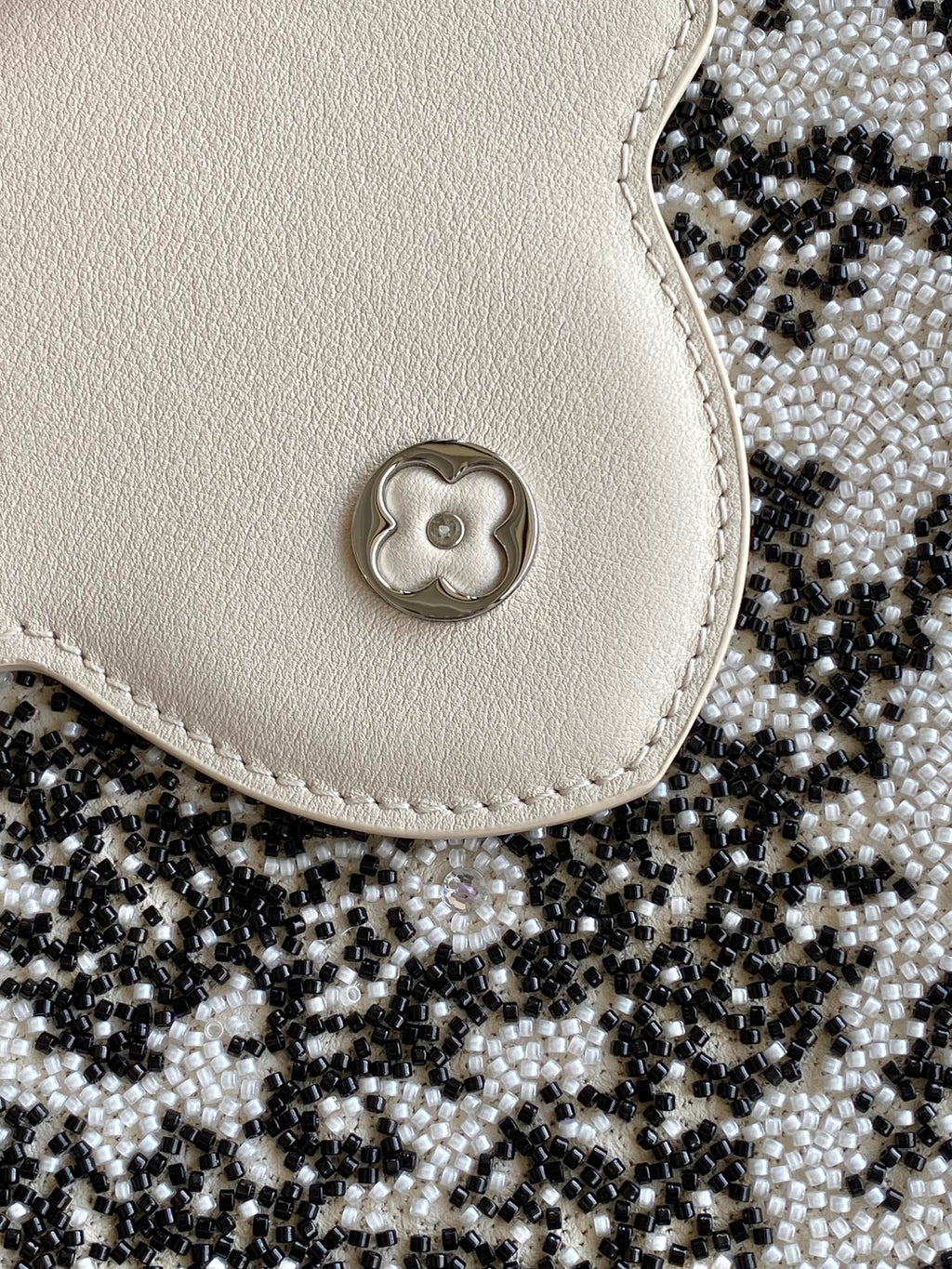 （M12977）Capucci Mini Handbag