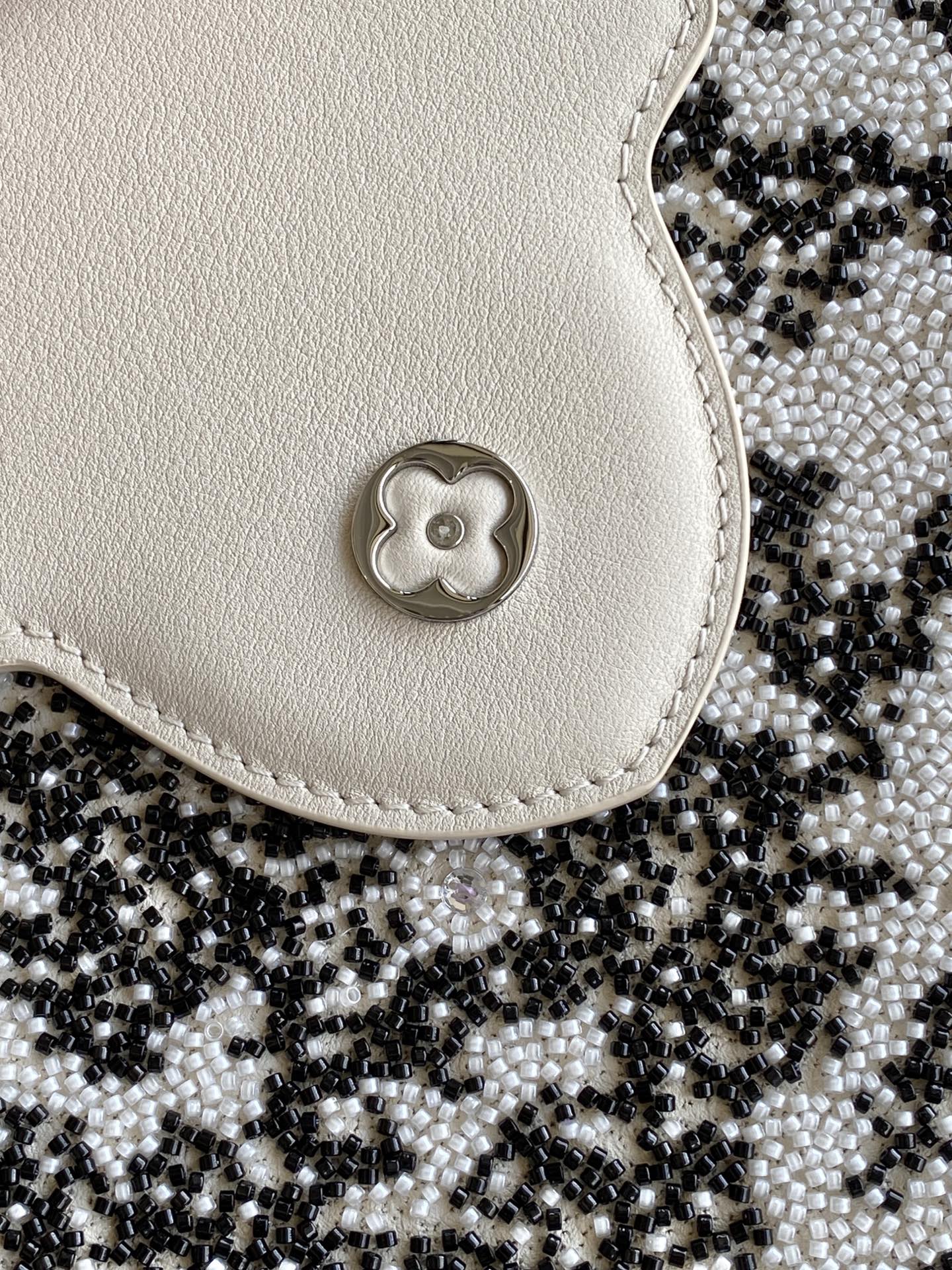 （M12977）Capucci Mini Handbag