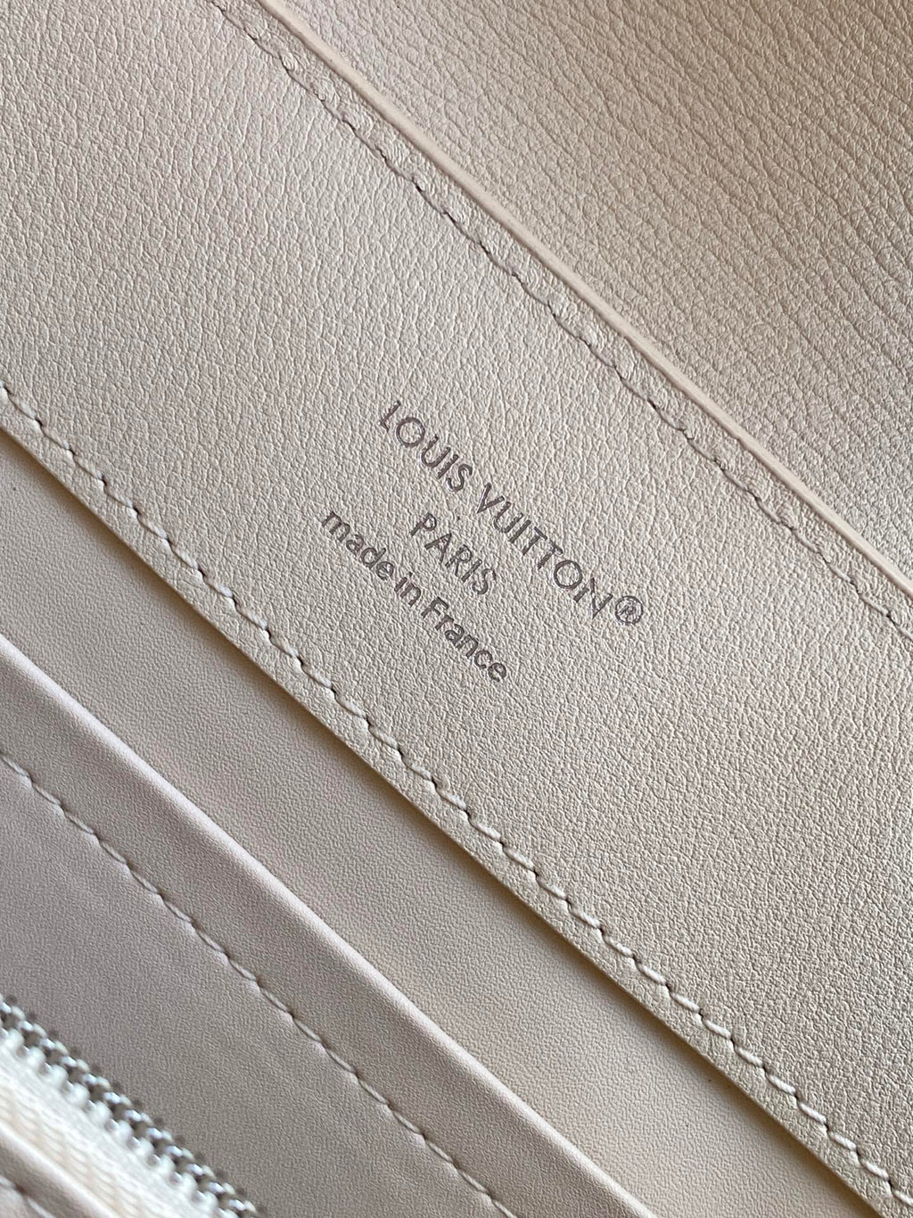 （M12977）Capucci Mini Handbag