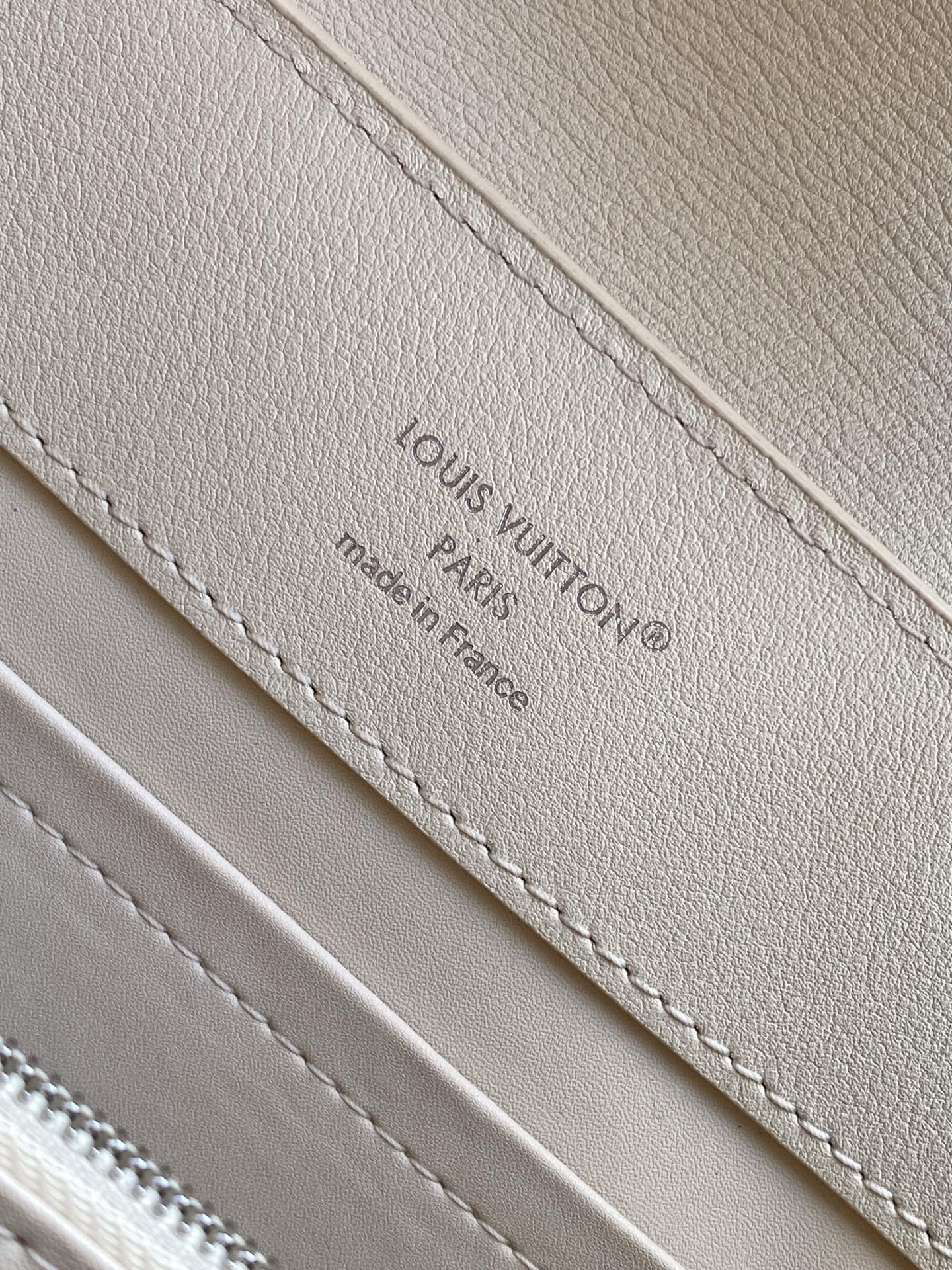 （M12977）Capucci Mini Handbag