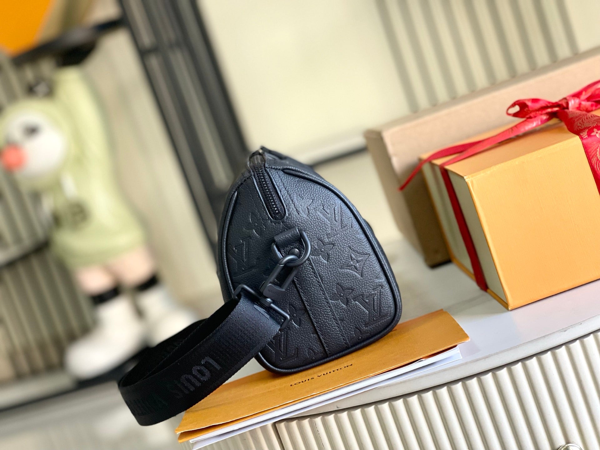 （M26750）City Keell handbag.
