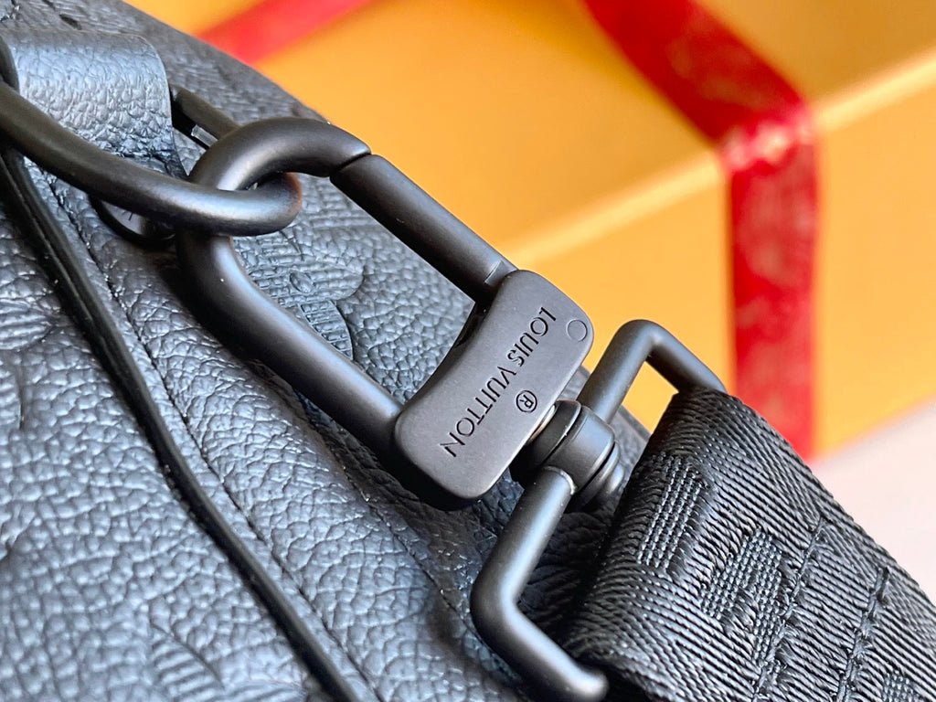 （M26750）City Keell handbag.