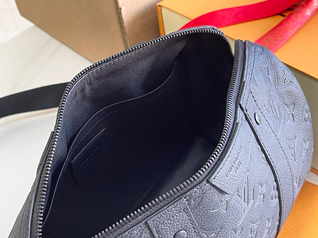 （M26750）City Keell handbag.