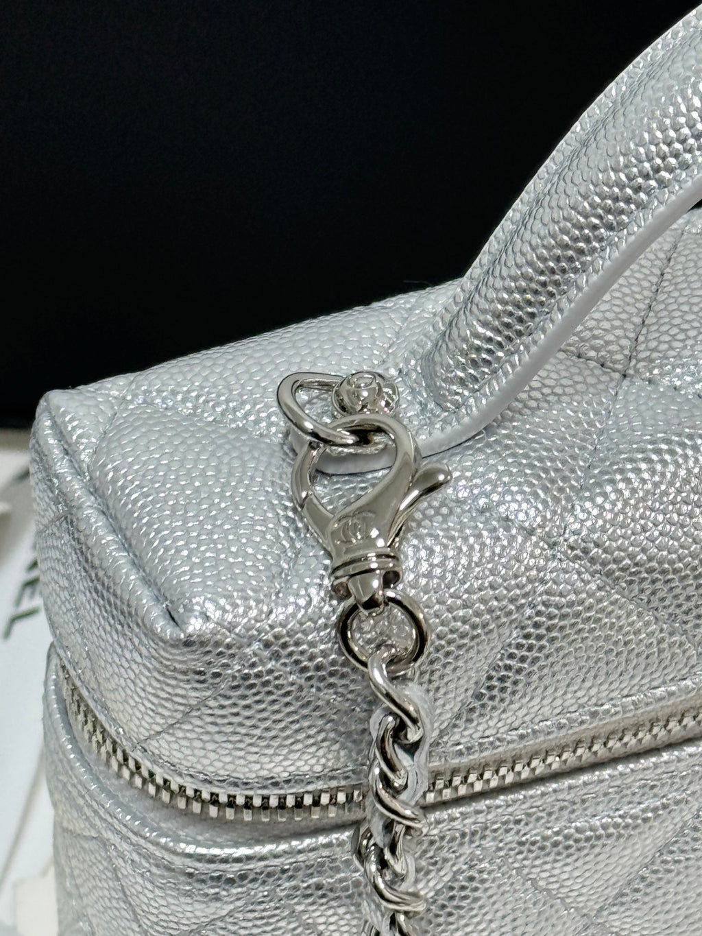 （AP4365）A small handbag.