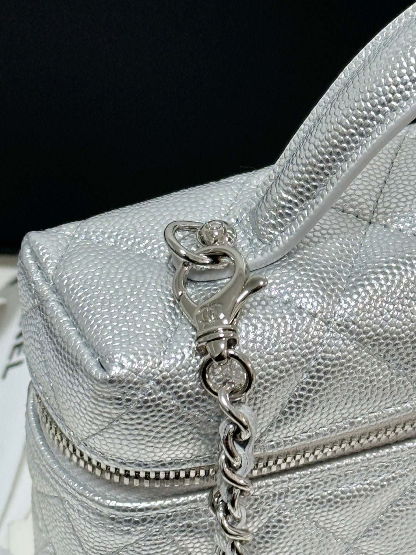 （AP4365）A small handbag.