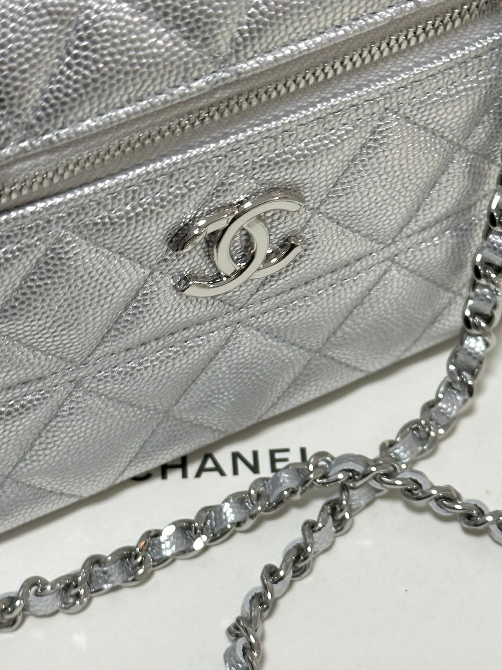 （AP4365）A small handbag.