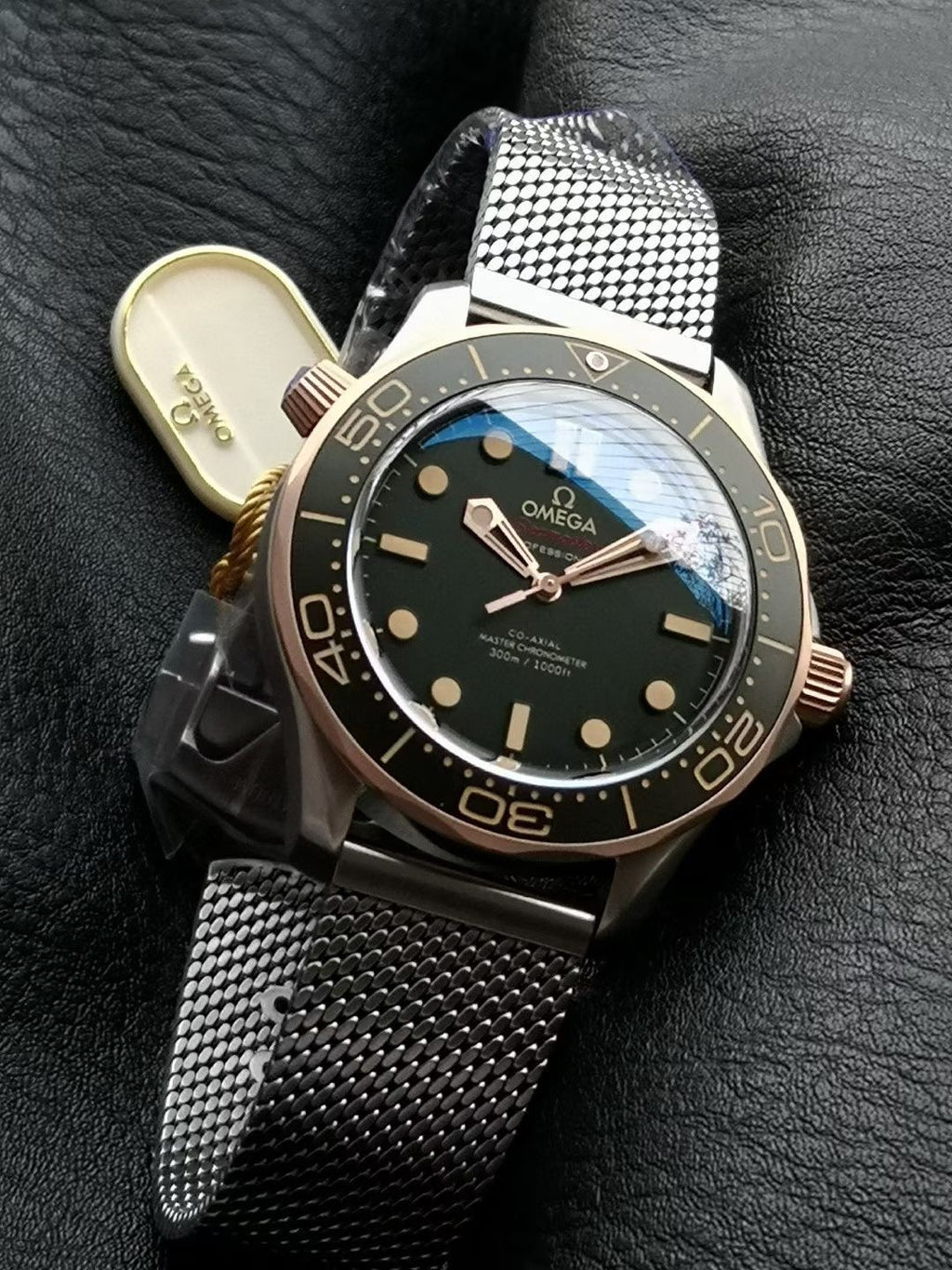 Titanium case, bronze/gold 007.
