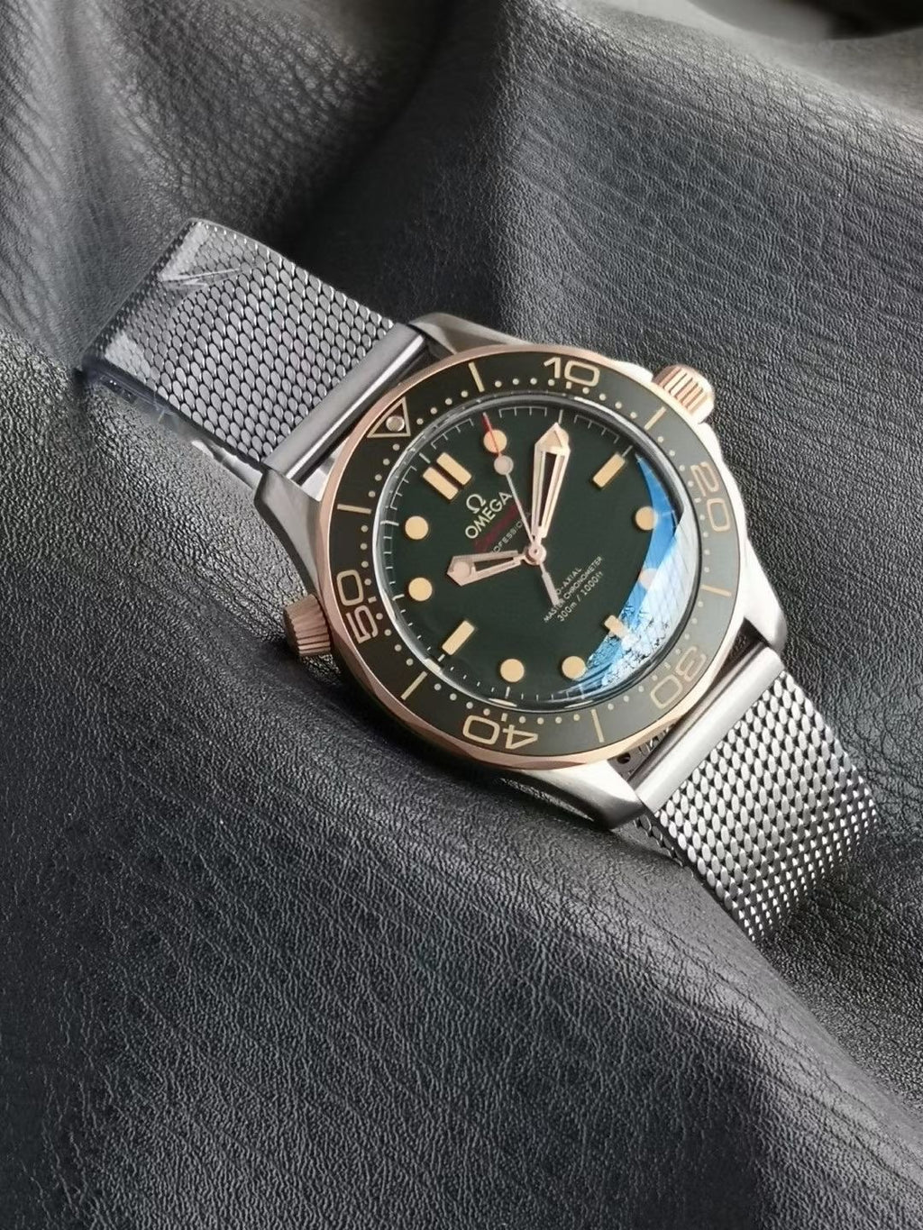 Titanium case, bronze/gold 007.