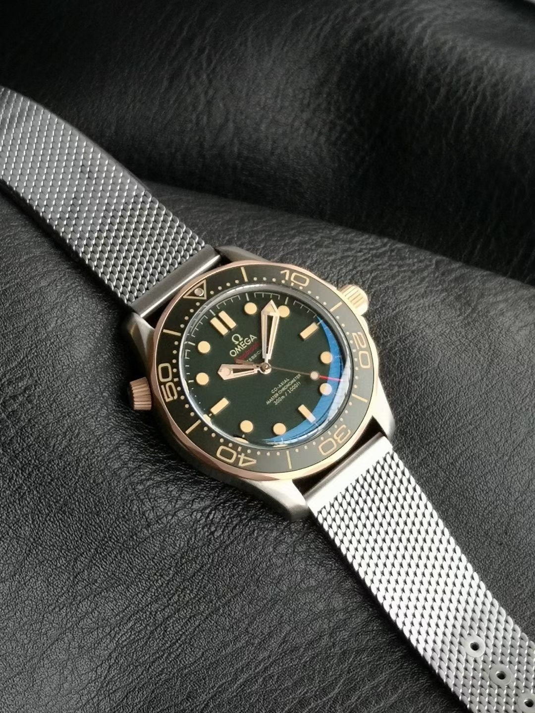 Titanium case, bronze/gold 007.