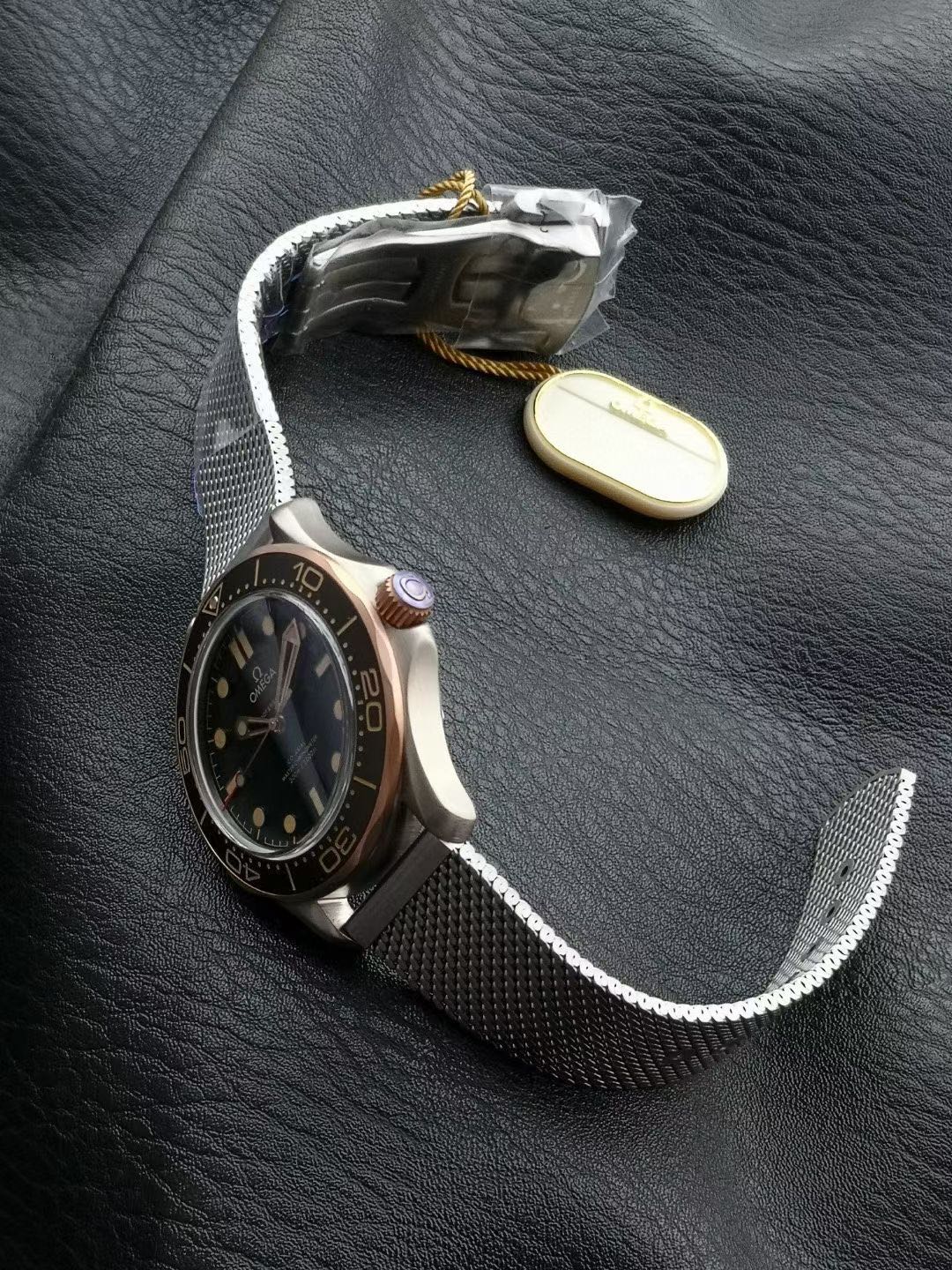 Titanium case, bronze/gold 007.