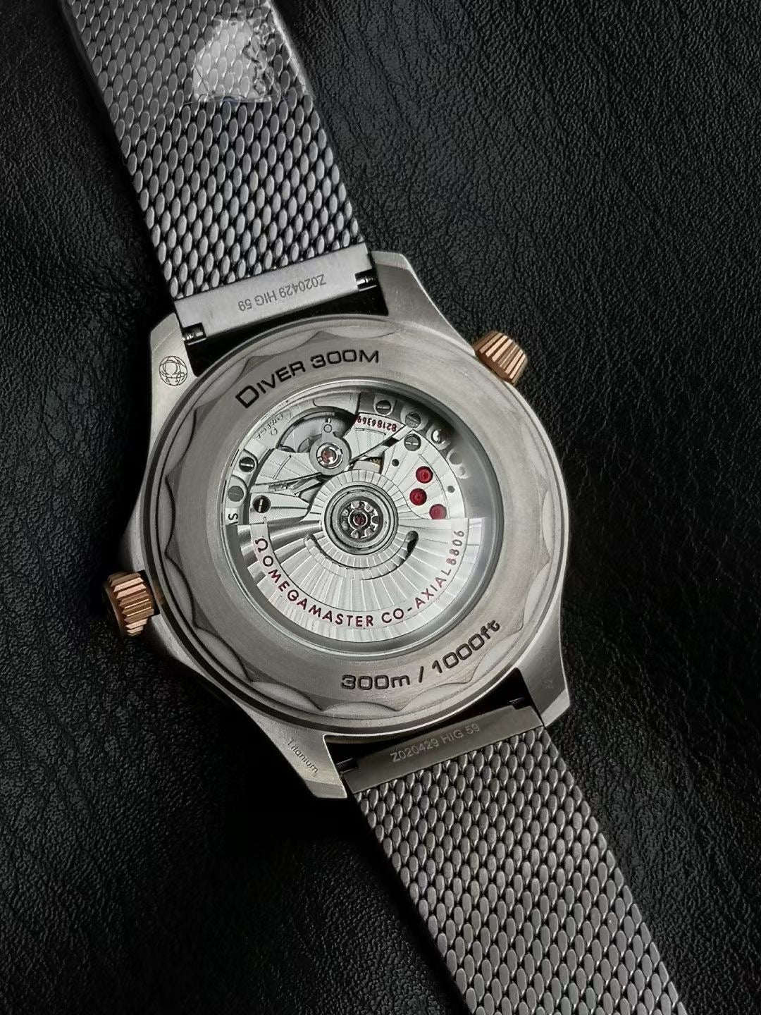 Titanium case, bronze/gold 007.