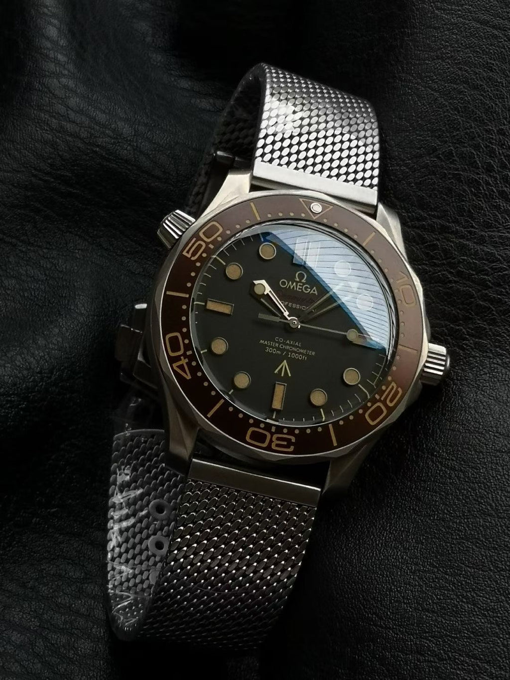 Omega Bond 007
