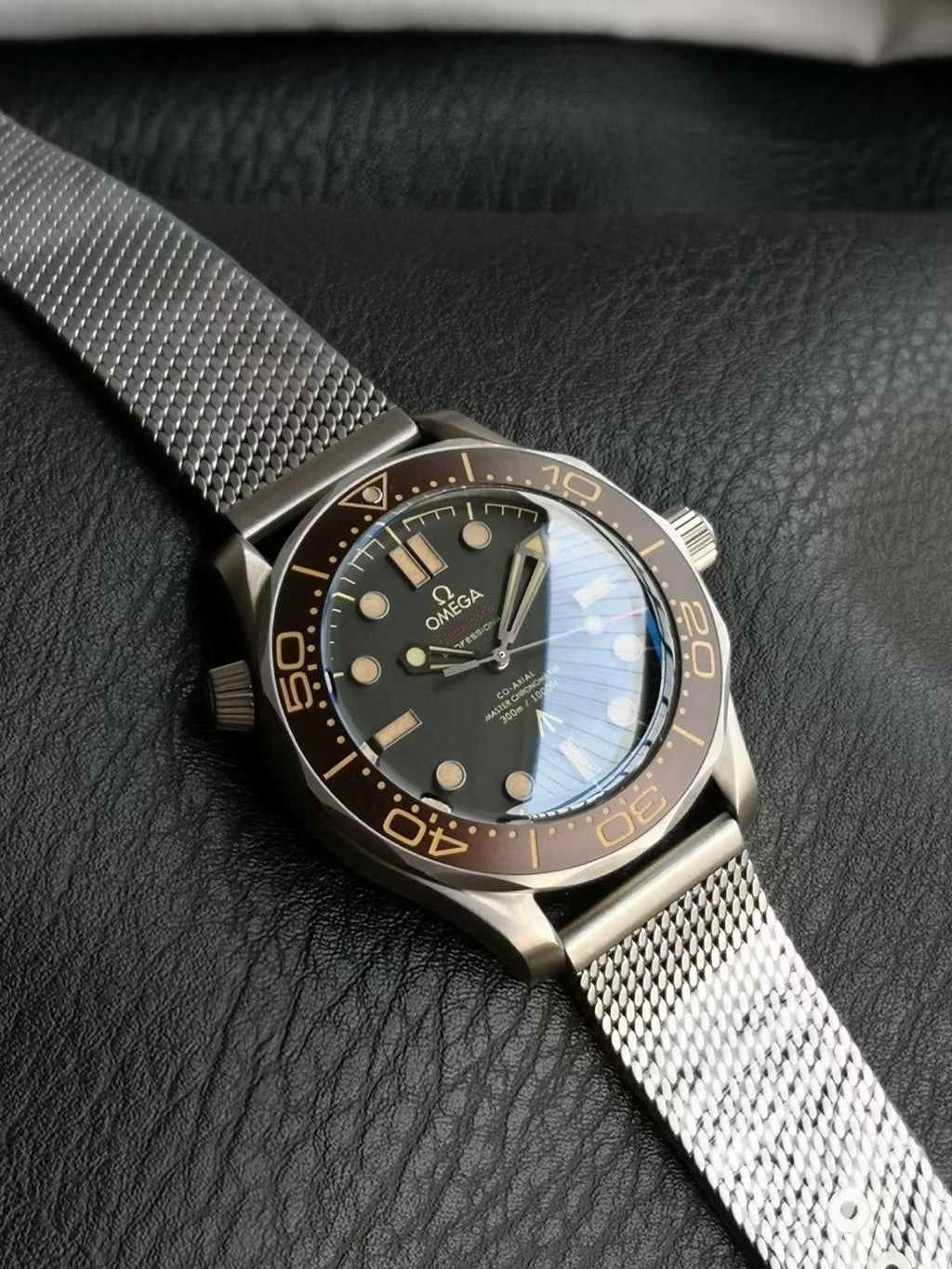 Omega Bond 007