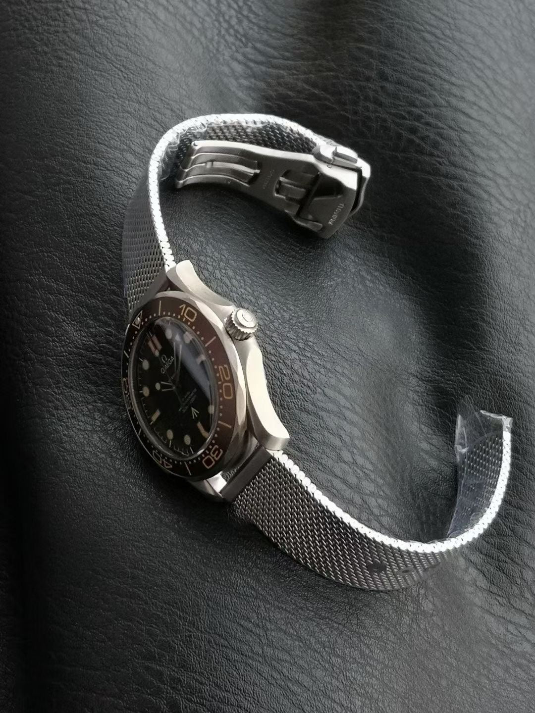 Omega Bond 007
