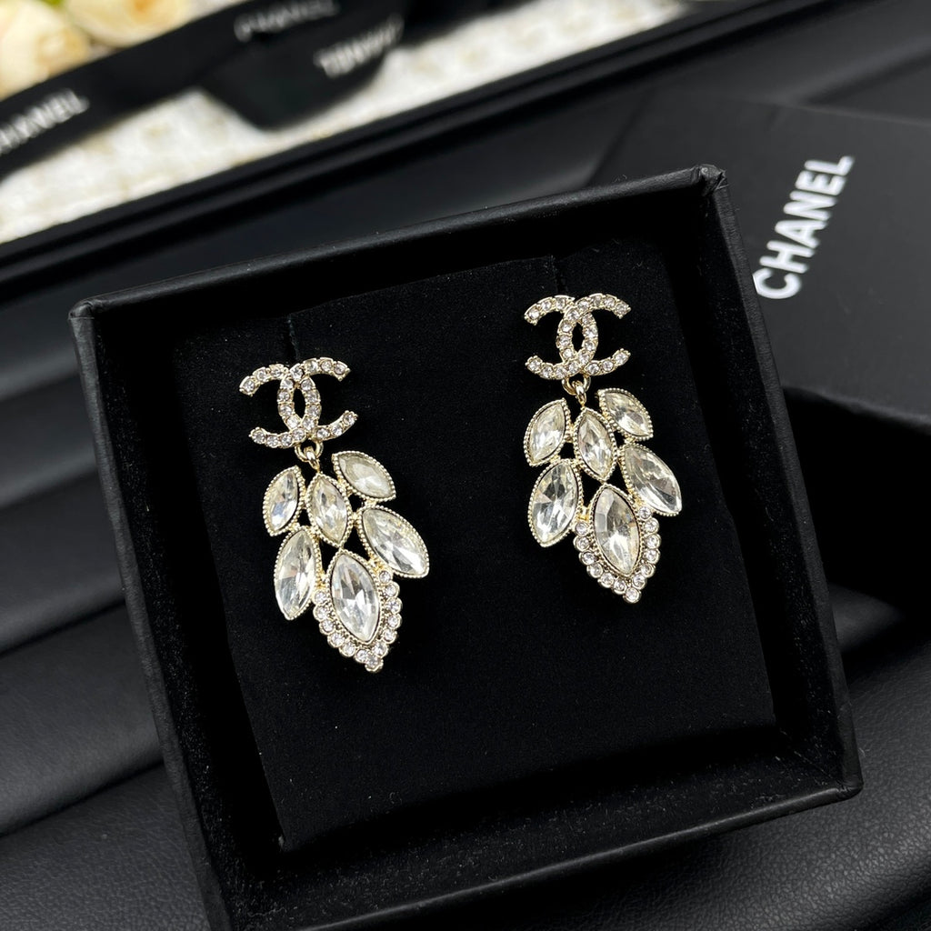 Wheat ear earrings.