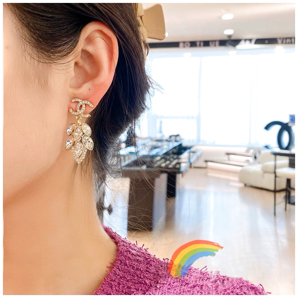 Wheat ear earrings.