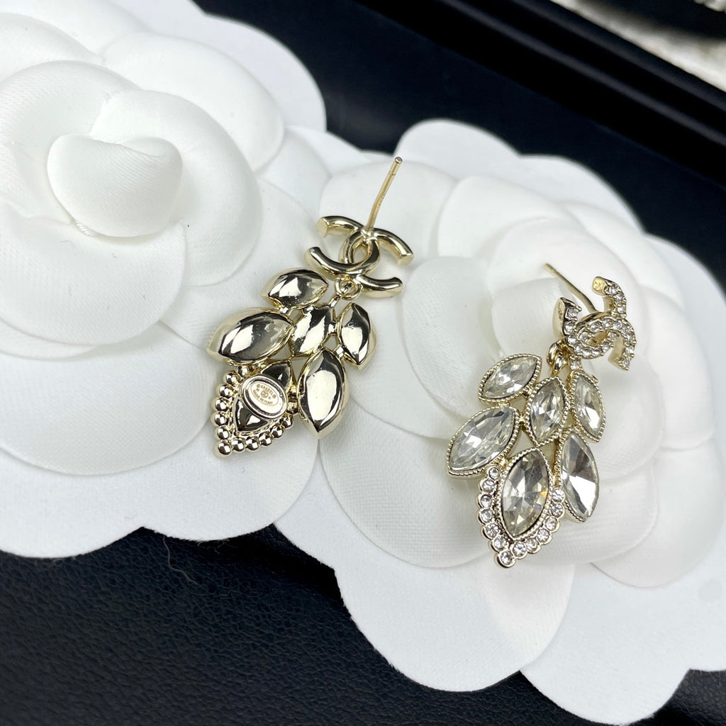 Wheat ear earrings.