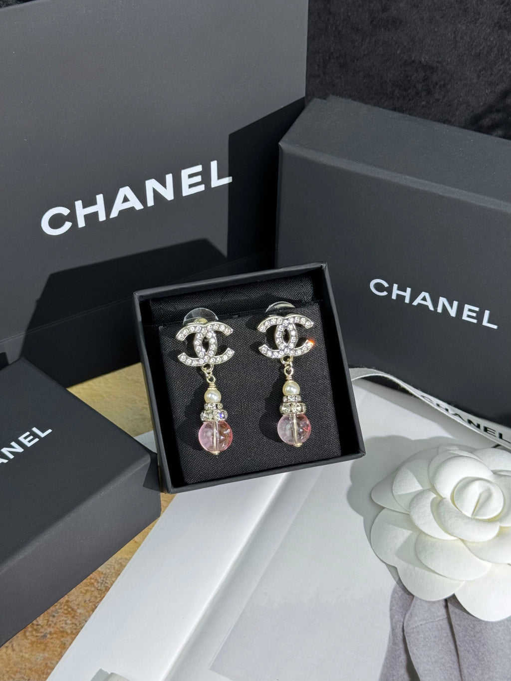 Water-drop earrings.
