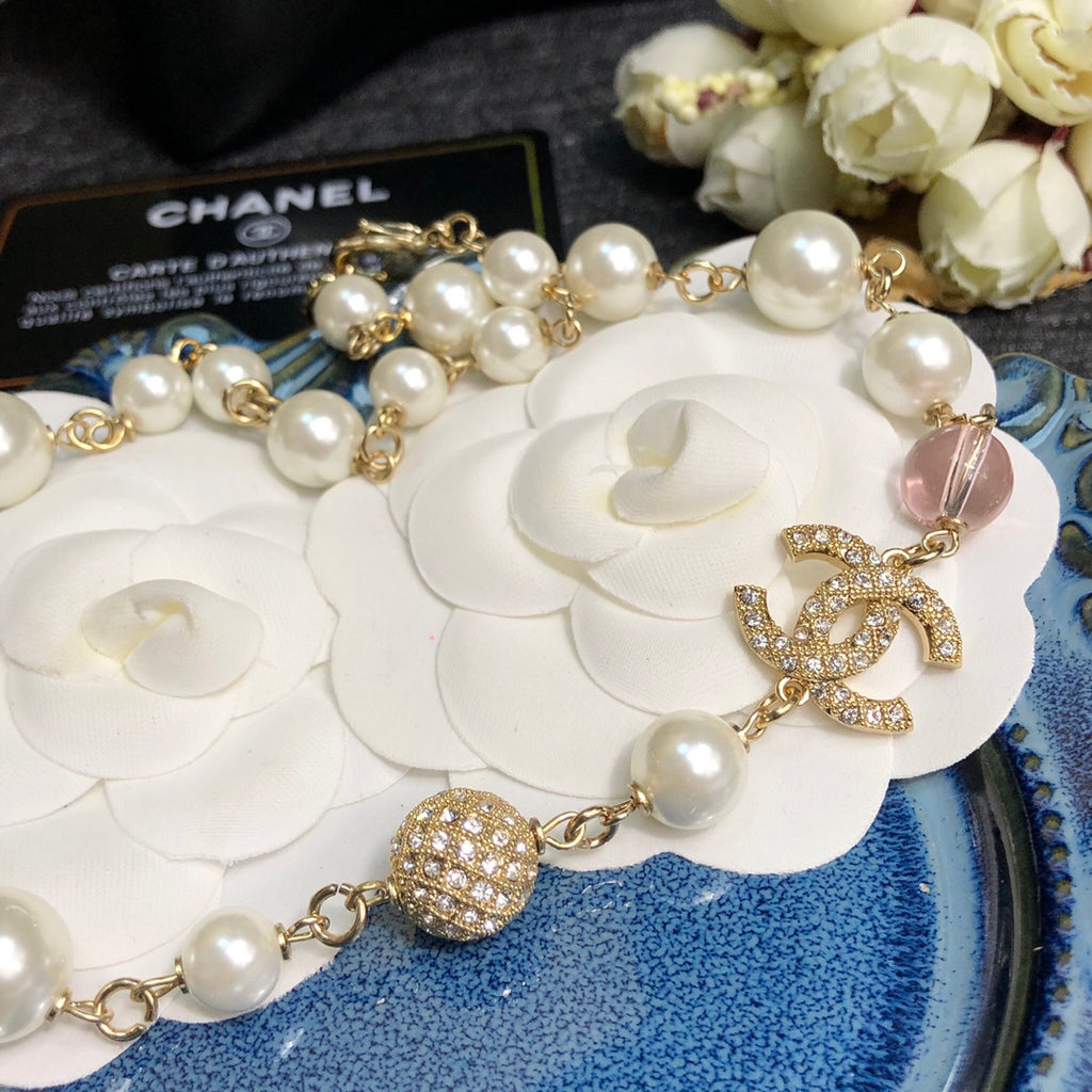 Pearl neck chain necklace.