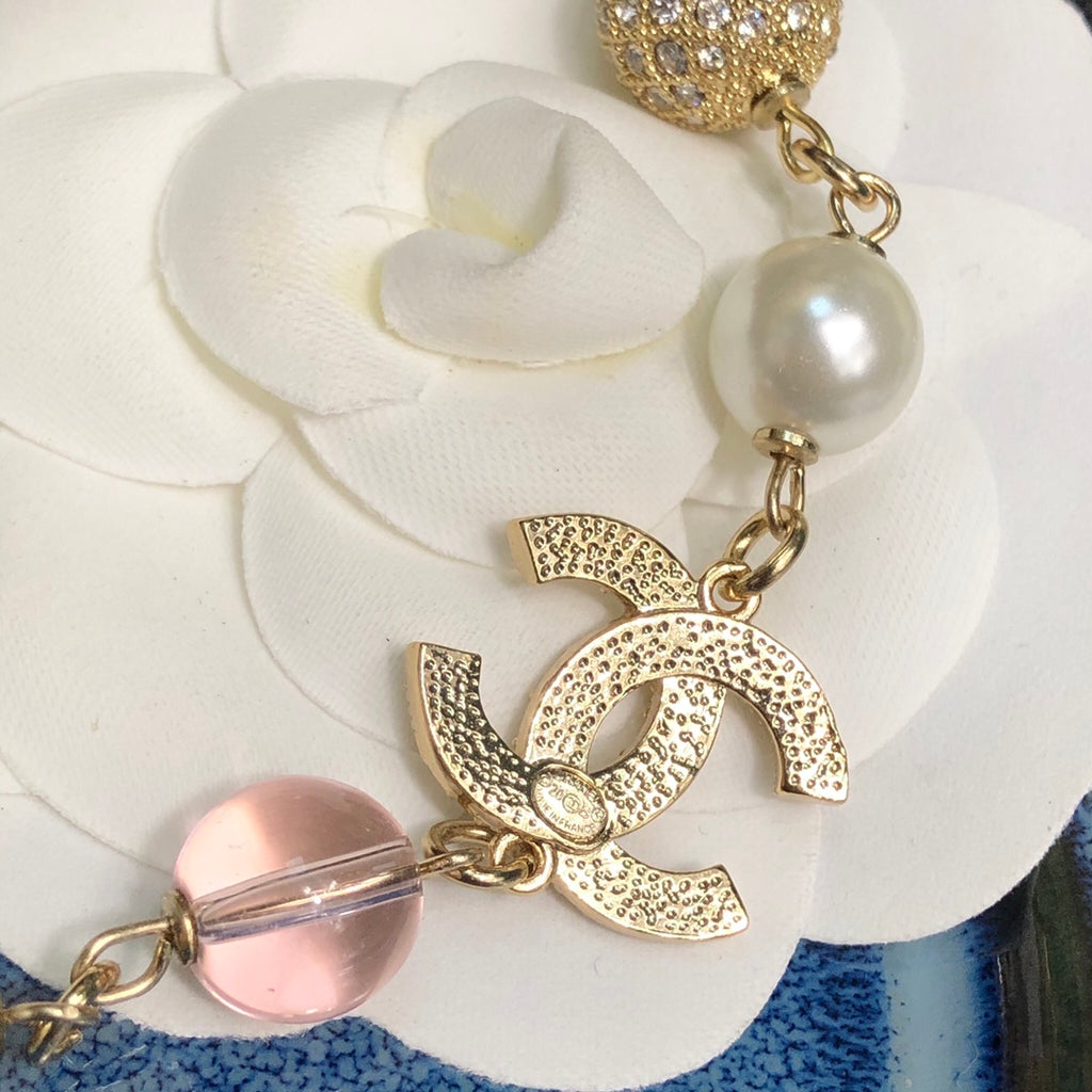 Pearl neck chain necklace.