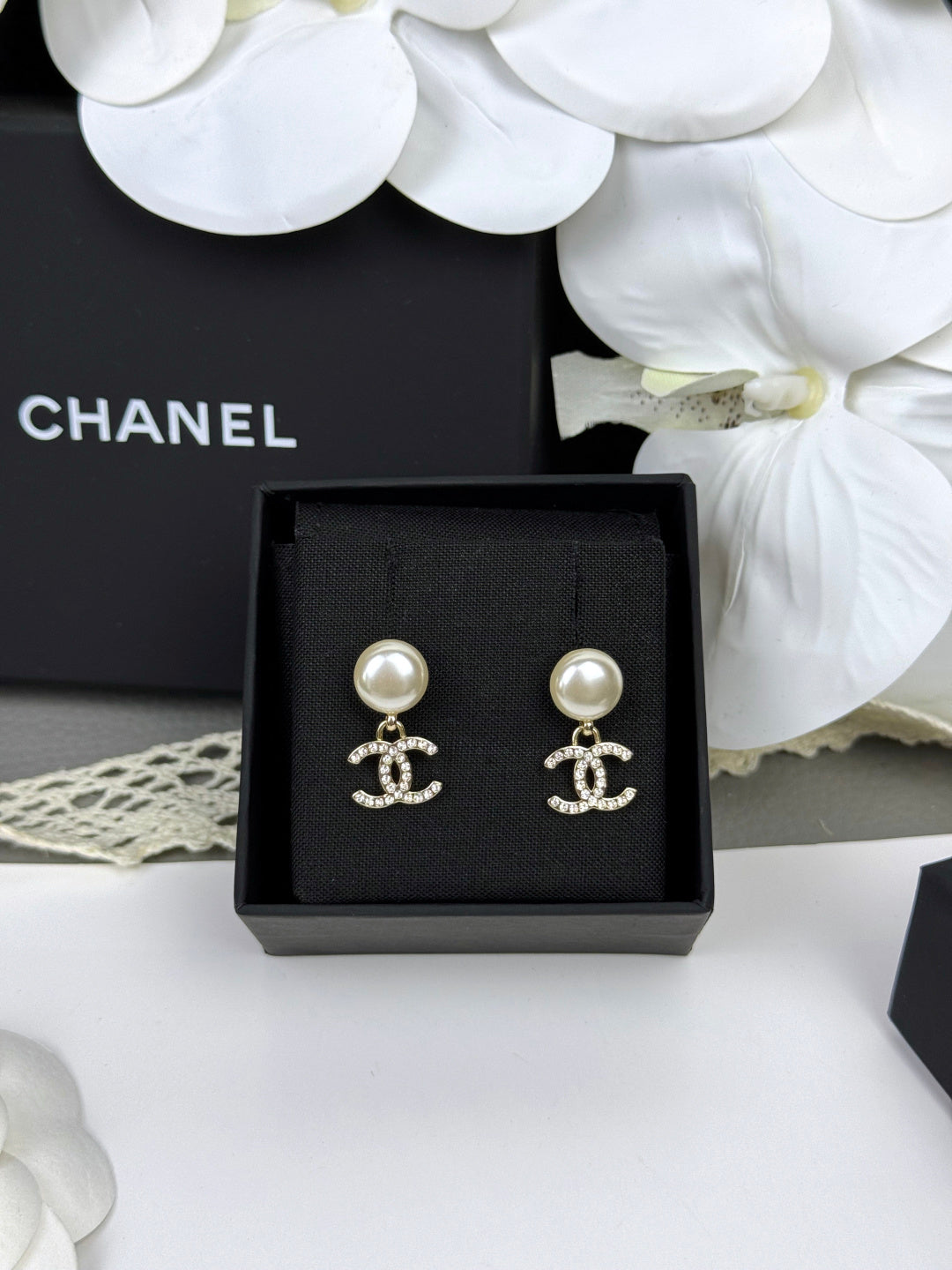 Water-drop earrings.