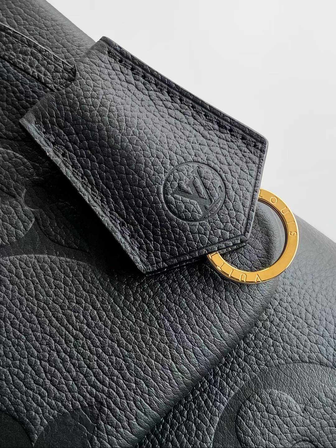 （M45976）Madeleine Mid-Size Handbag