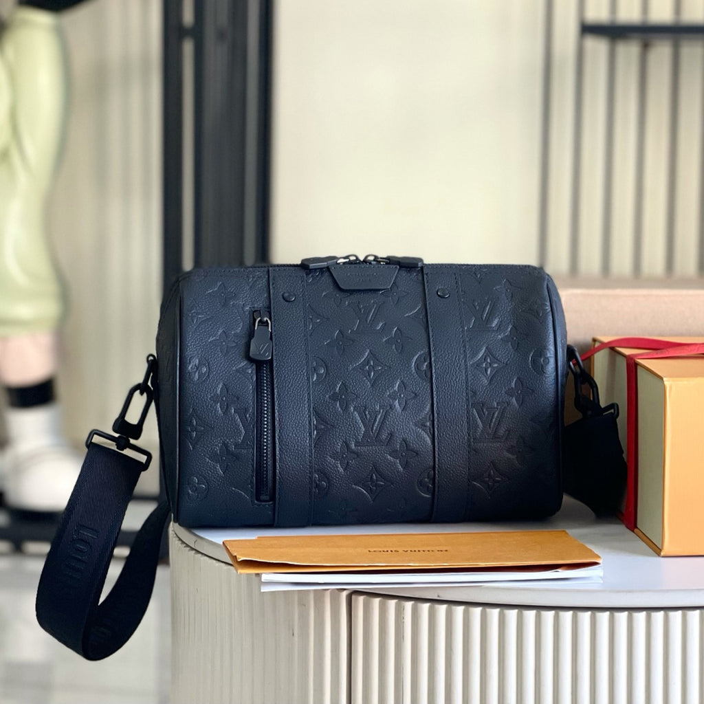 （M26750）City Keell handbag.